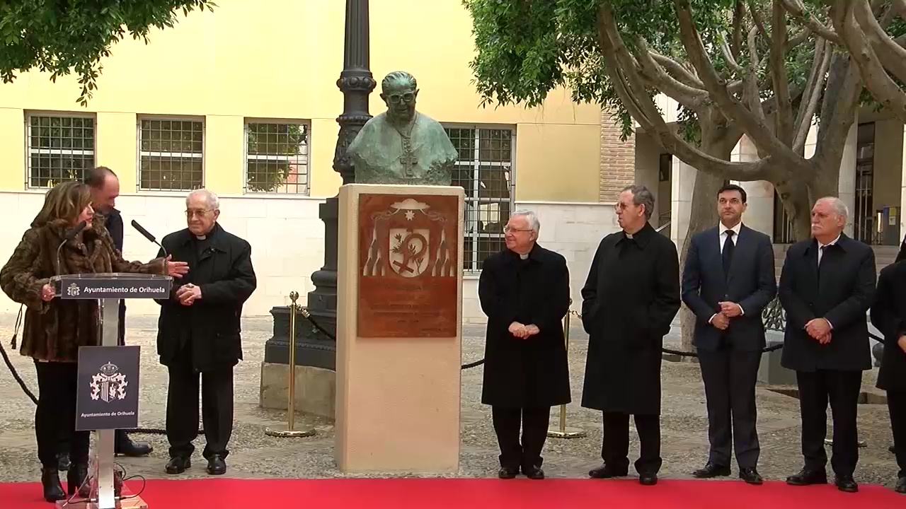 Inauguración del monumento al Monseñor Victorio Oliver